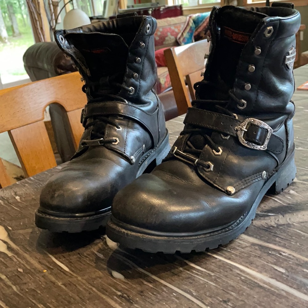 Men’s Harley Davidson black riding boots.